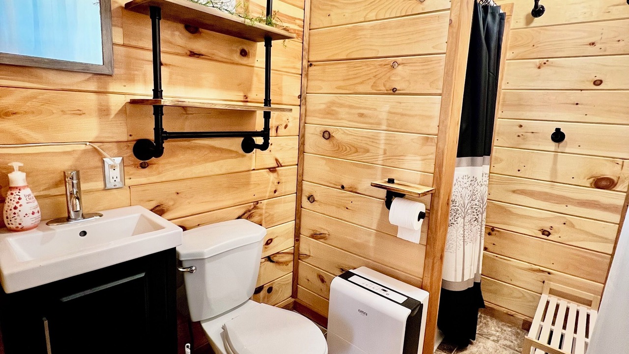 Photo of Bathroom in Rogersville