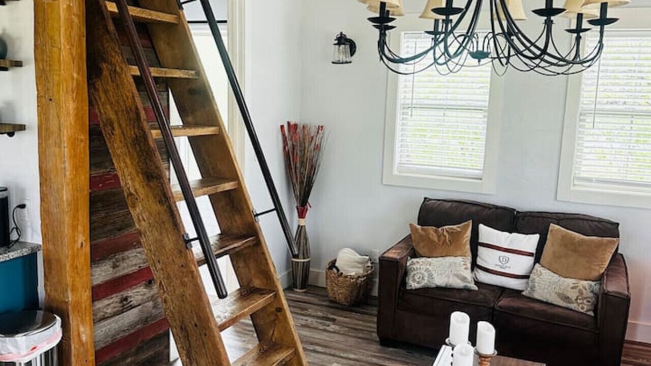 Photo of Livingroom in Lacy-Lakeview