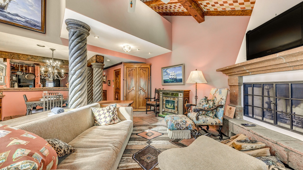 Photo of Livingroom in Cloudcroft