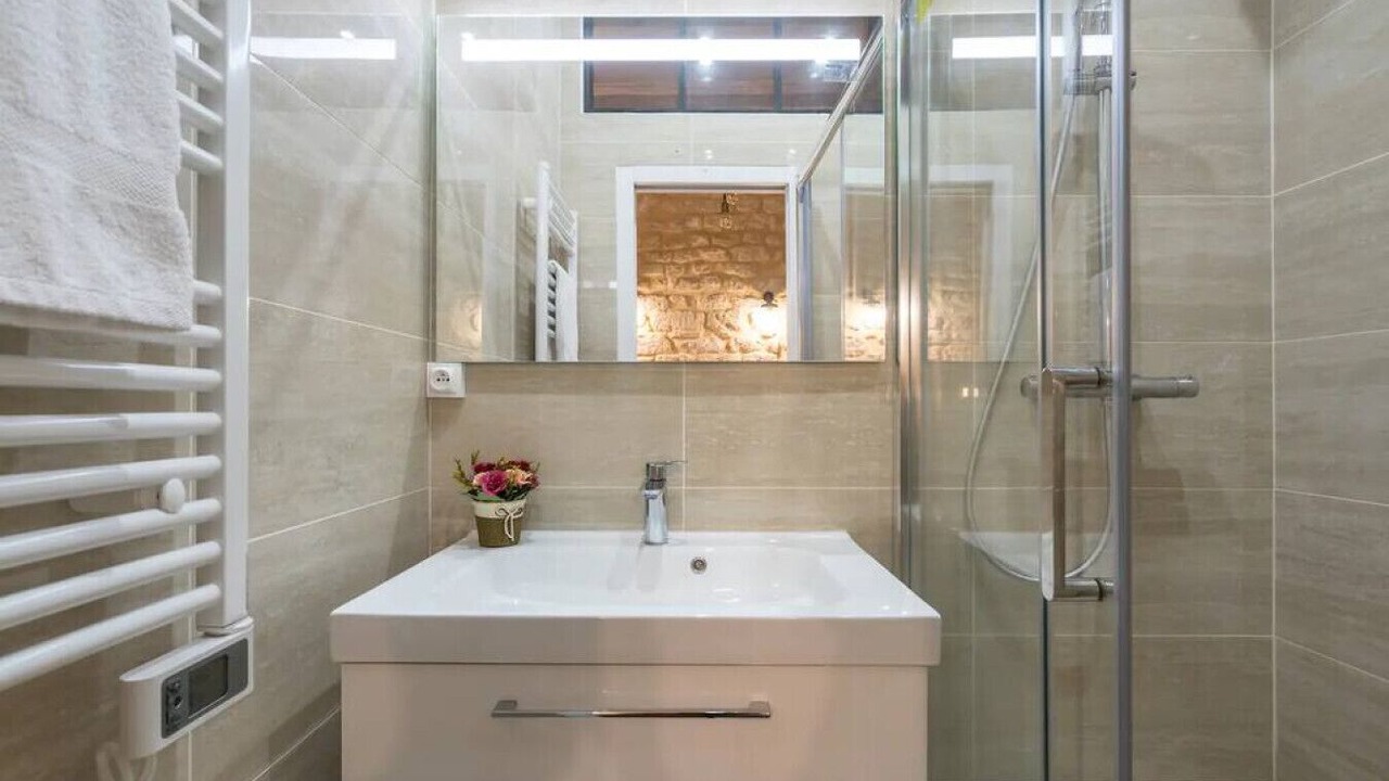 Photo of Bathroom in Vivienne