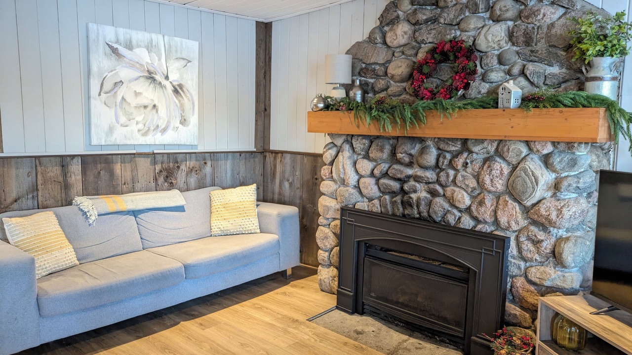 Photo of Livingroom in Bracebridge
