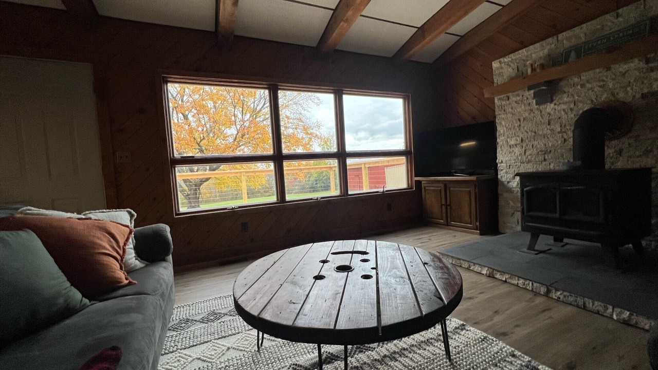 Photo of Livingroom in White