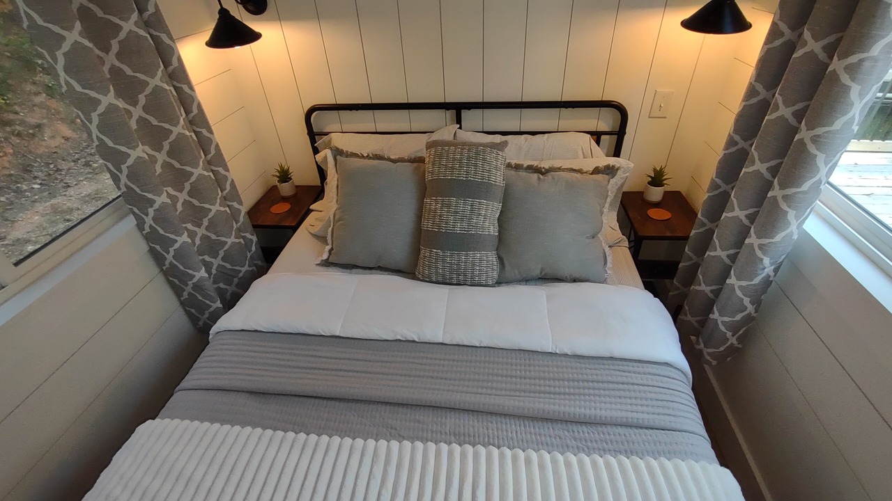 Photo of Bedroom in Ashley Oaks