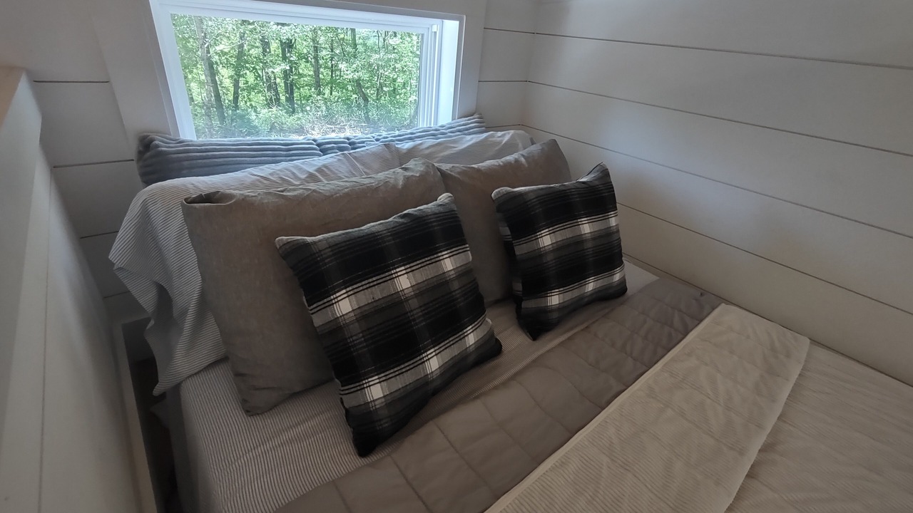 Photo of Bedroom in Ashley Oaks