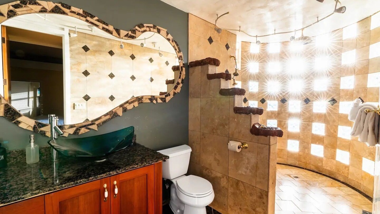 Photo of Bathroom in Hilo