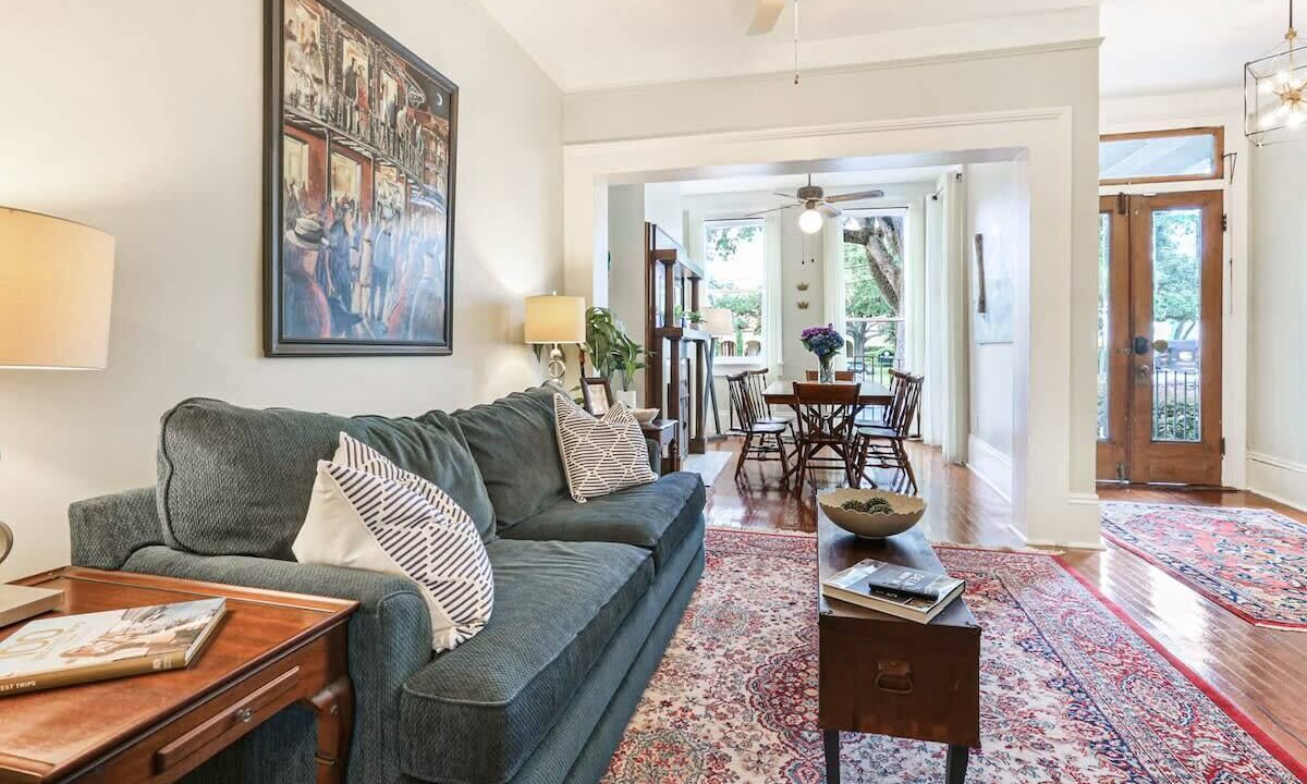 Photo of Livingroom in Mid-City
