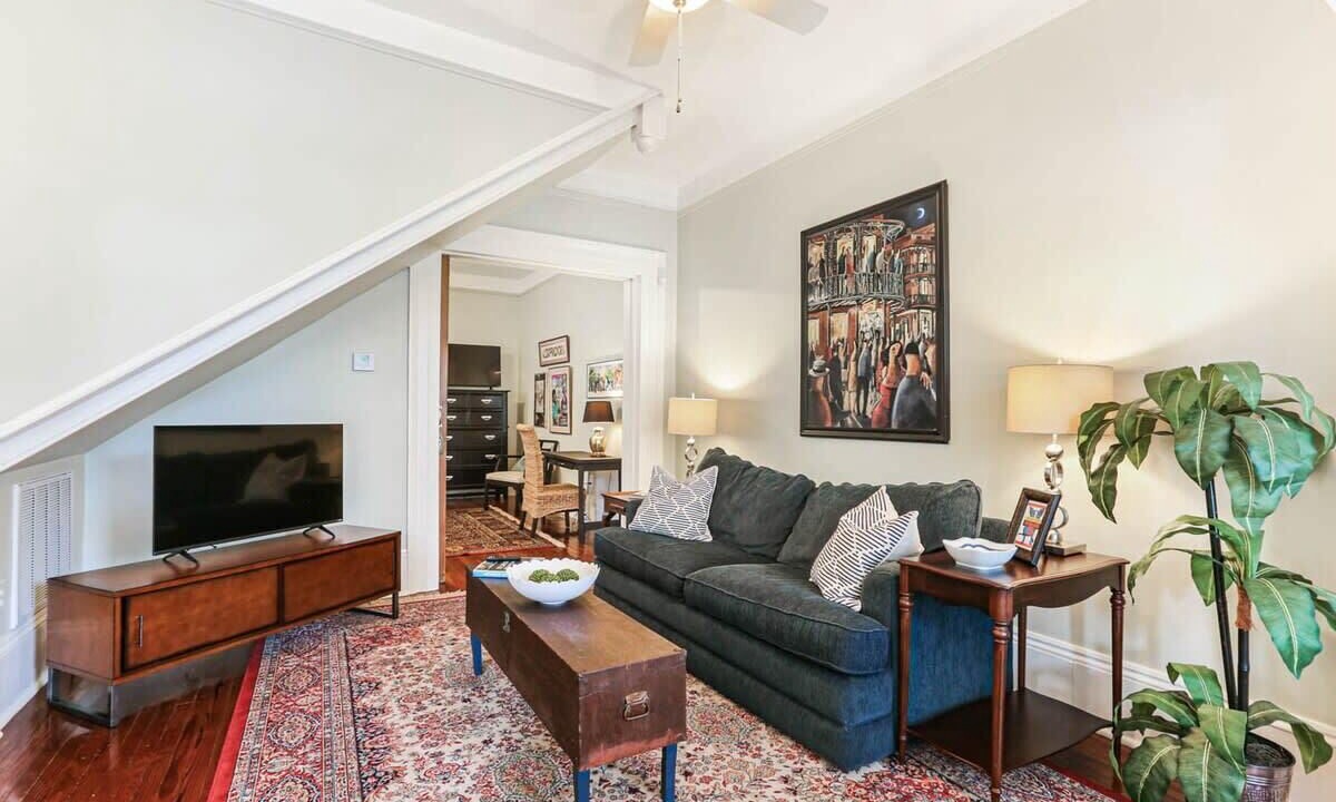 Photo of Livingroom in Mid-City