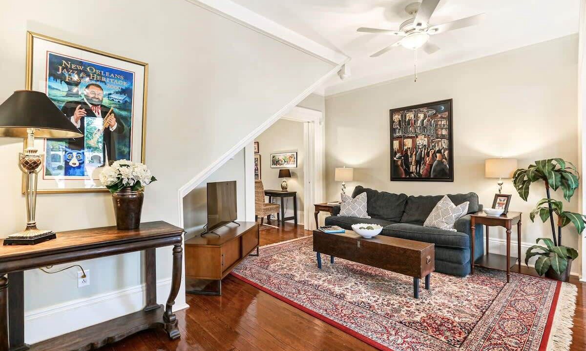 Photo of Livingroom in Mid-City