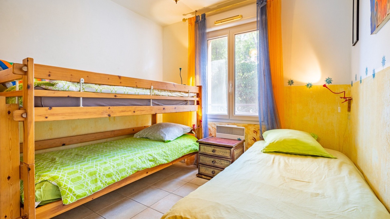 Photo of Bedroom in Ensues-la-Redonne