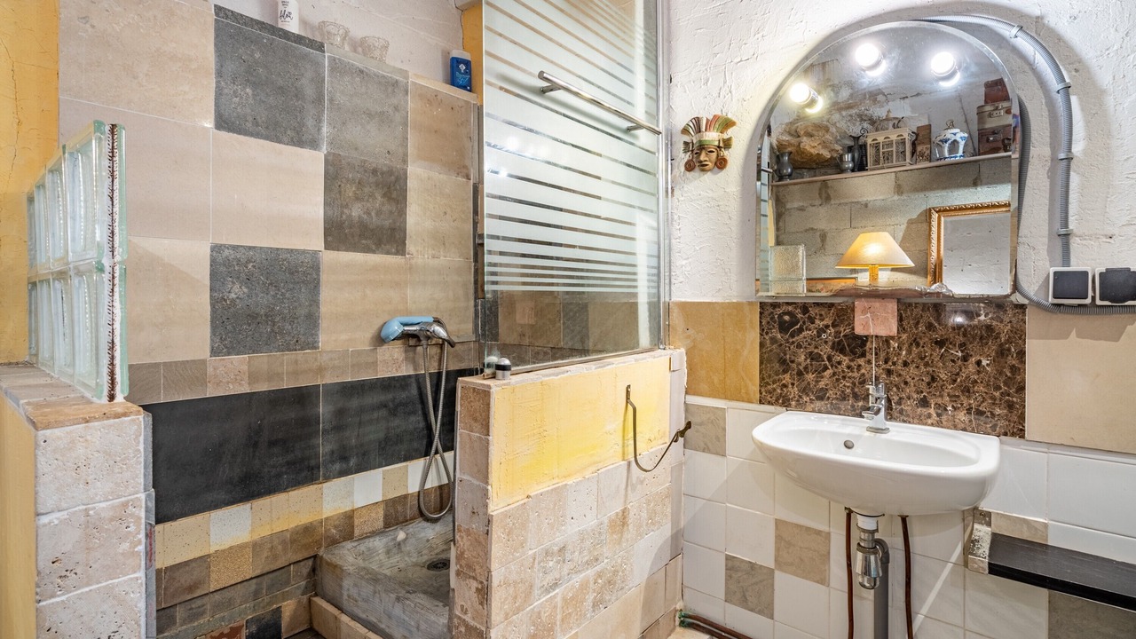 Photo of Bathroom in Ensues-la-Redonne
