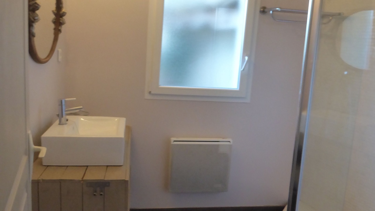 Photo of Bathroom in Roquefort-des-Corbieres