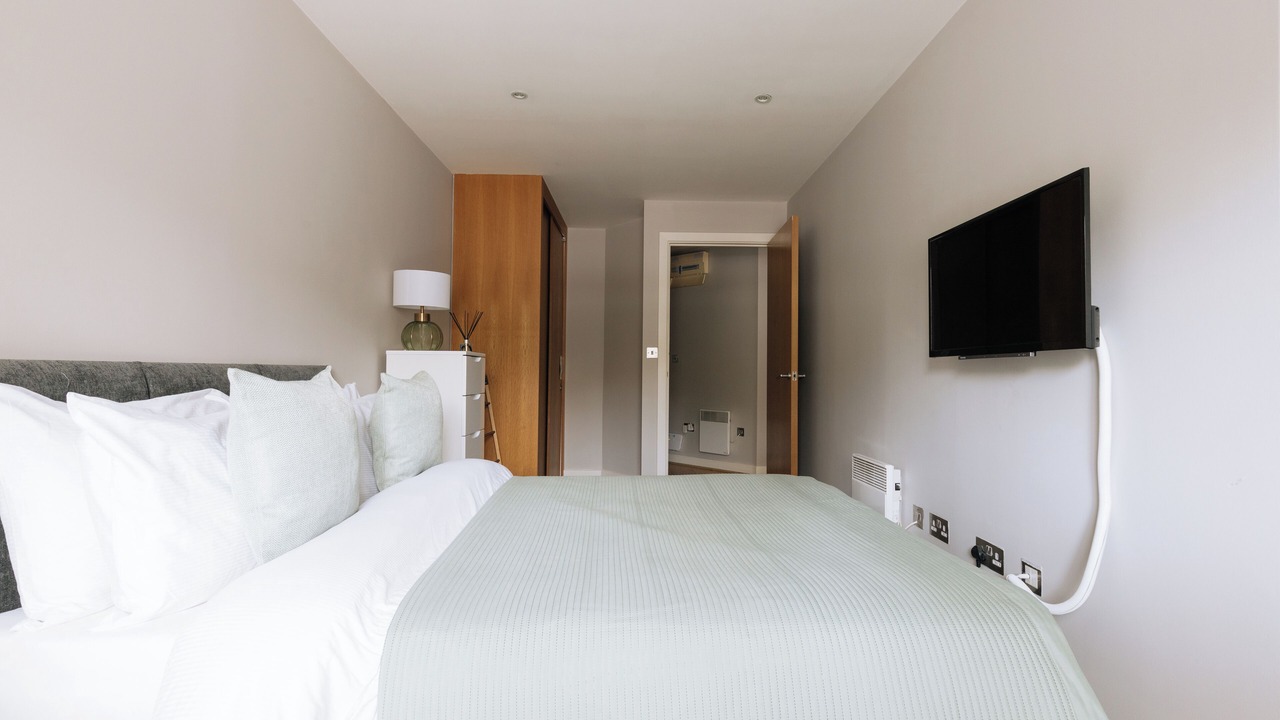 Photo of Bedroom in Bristol Floating Harbour