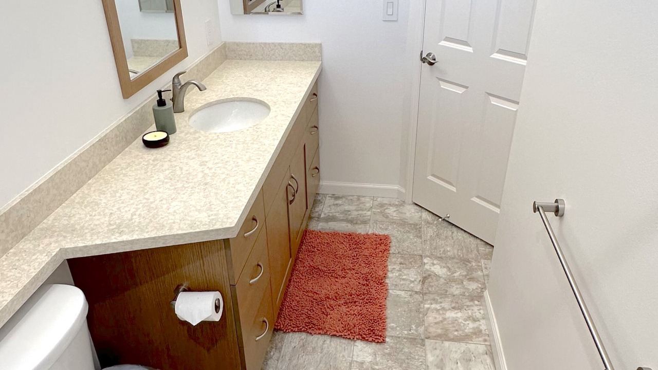 Photo of Bathroom in Makaha Valley