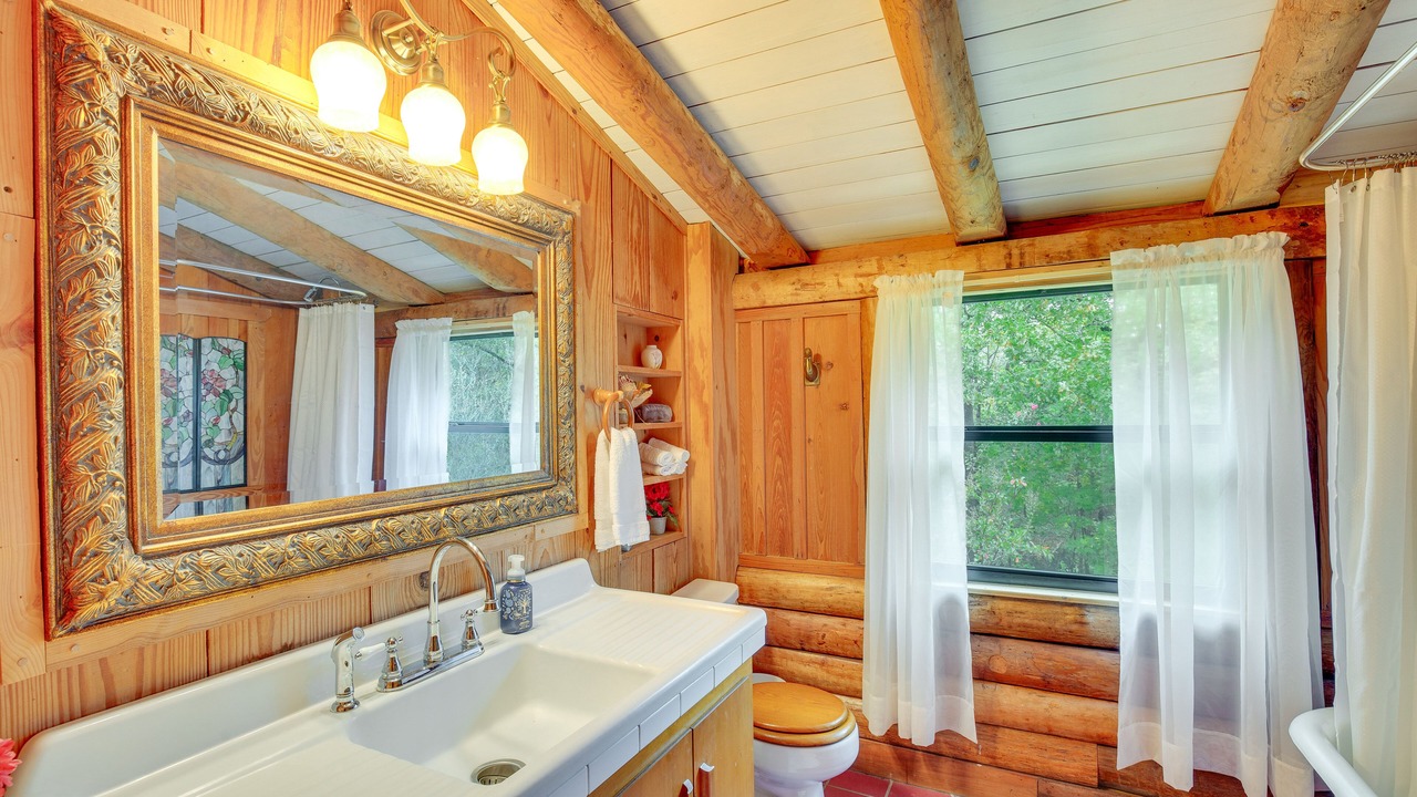 Photo of Bathroom in Log Cabin