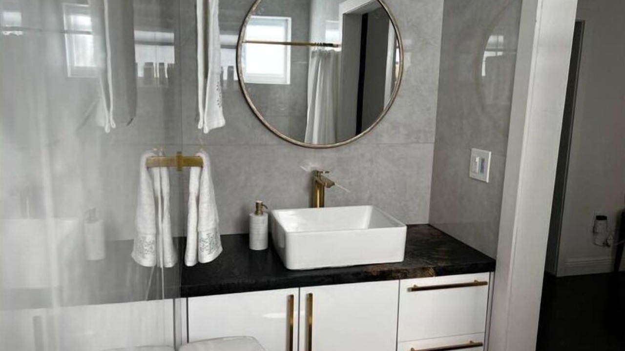 Photo of Bathroom in Hialeah