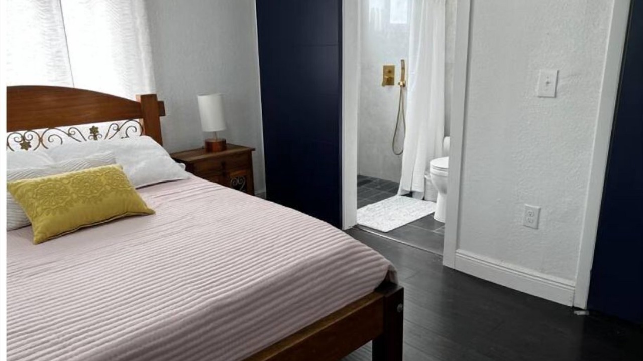 Photo of Bedroom in Hialeah