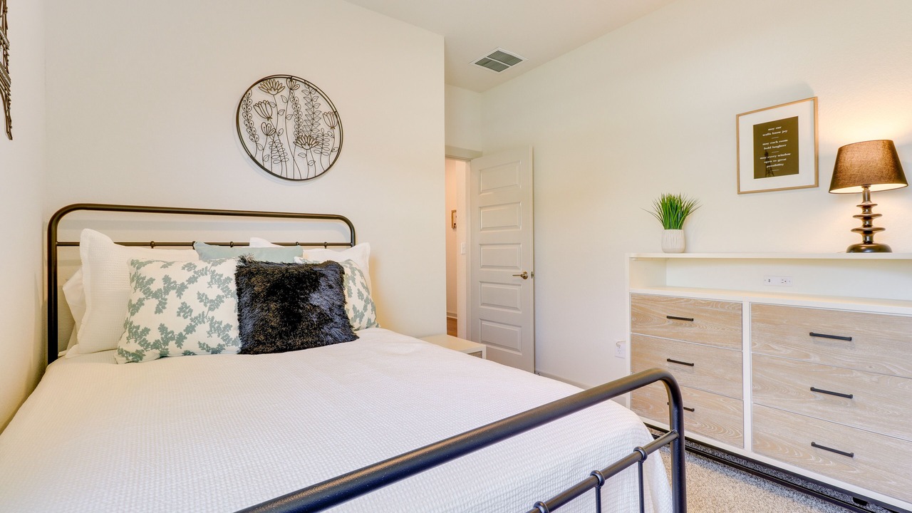 Photo of Bedroom in McNeil