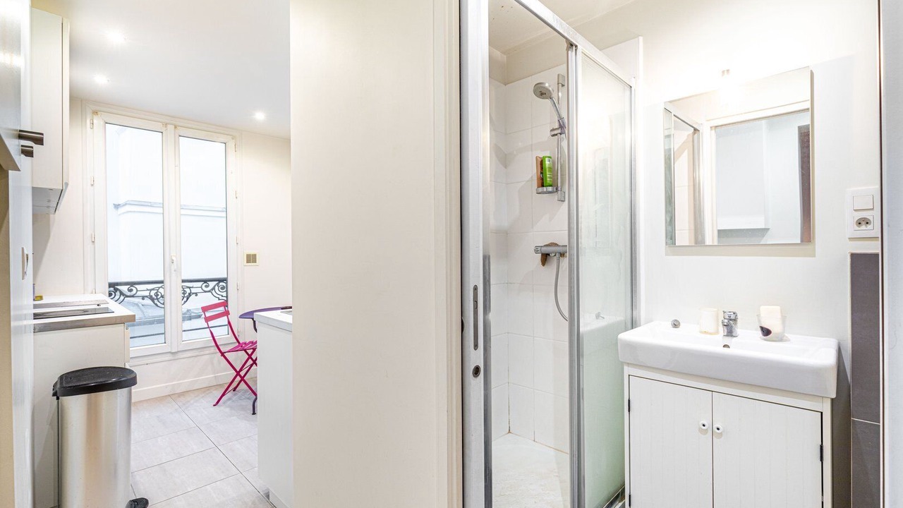 Photo of Bathroom in Porte-Saint-Martin