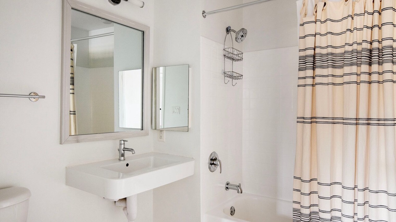 Photo of Bathroom in Cardozo