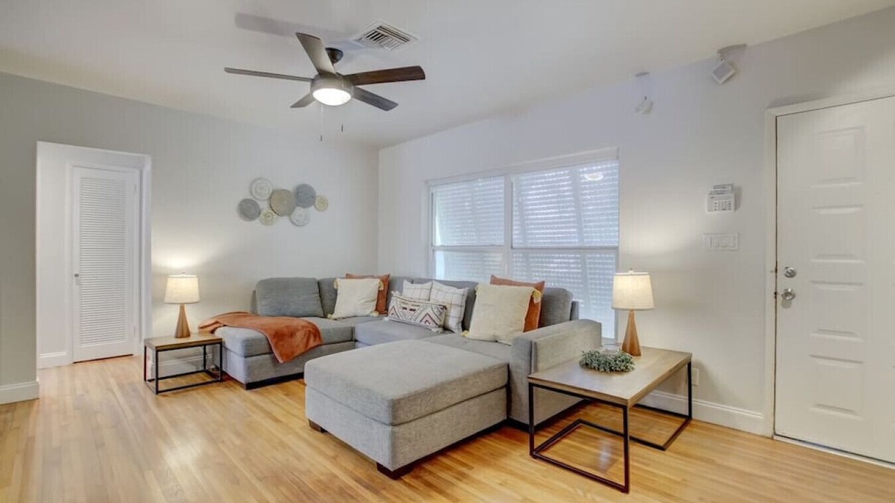 Photo of Livingroom in Lake Ridge