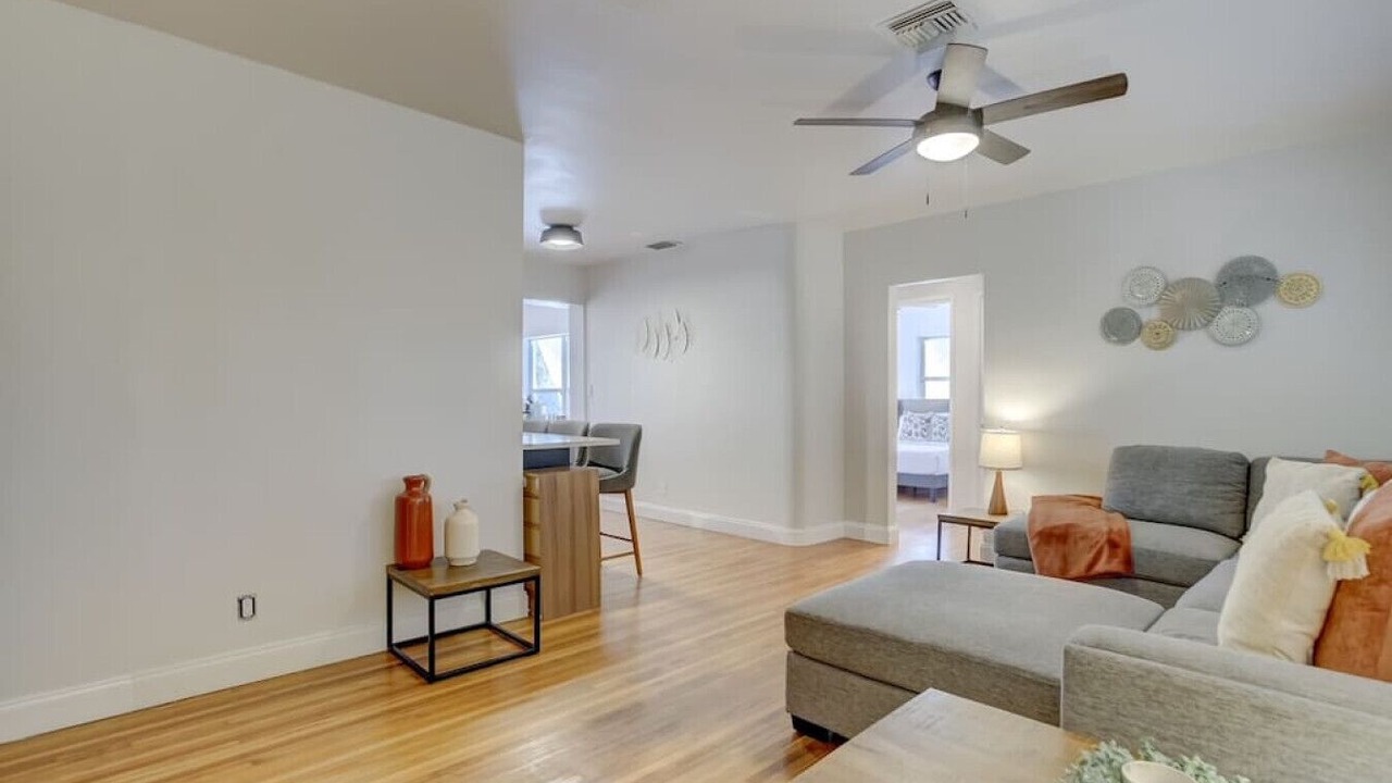 Photo of Livingroom in Lake Ridge
