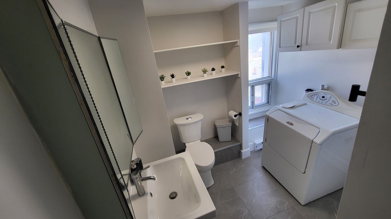 Photo of Bathroom in Vanier North