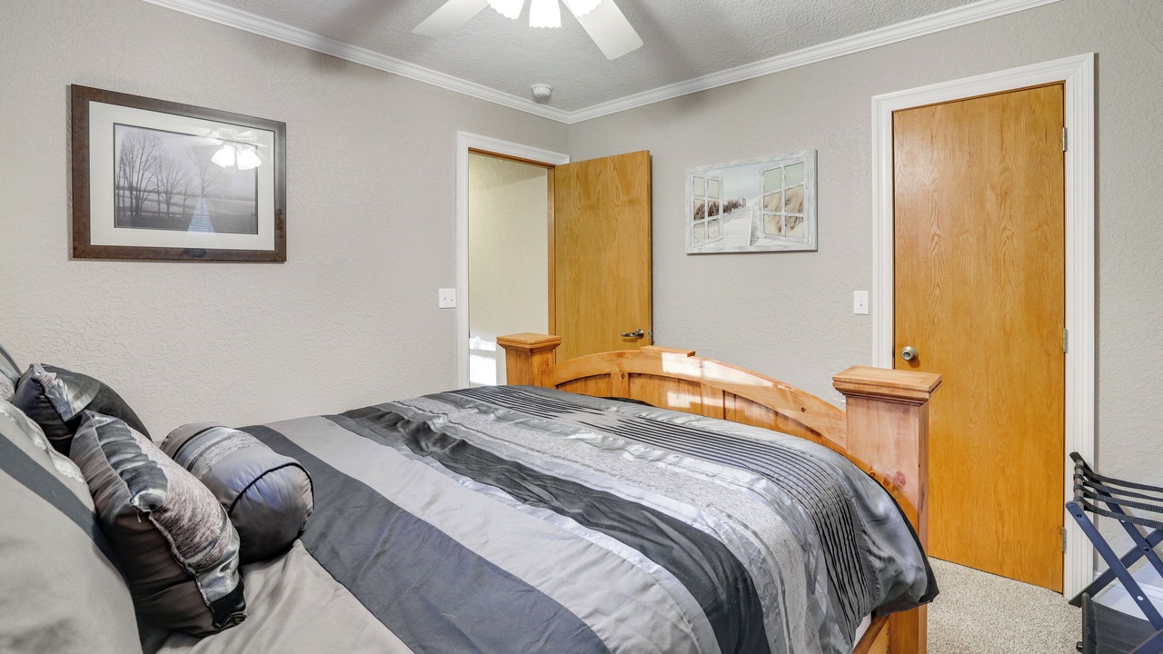 Photo of Bedroom in Grove