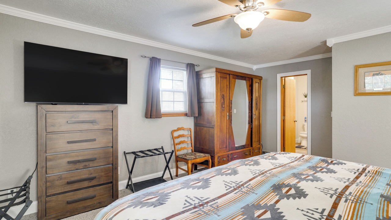 Photo of Bedroom in Grove