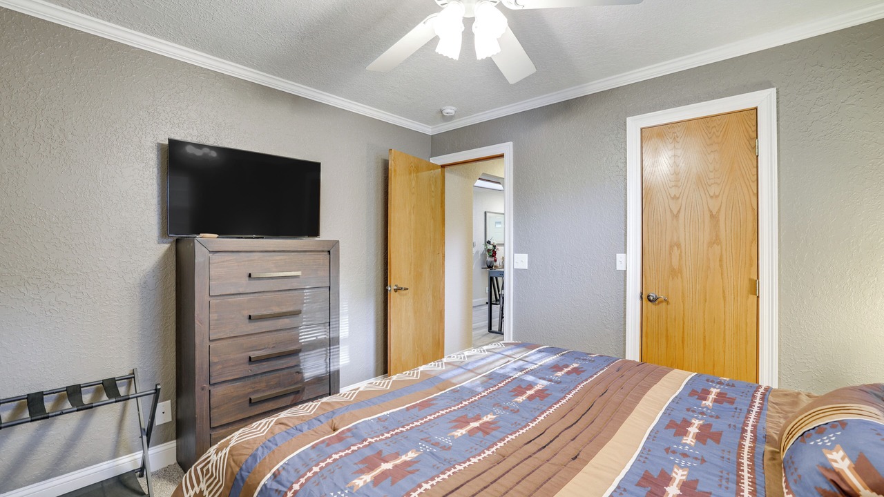Photo of Bedroom in Grove