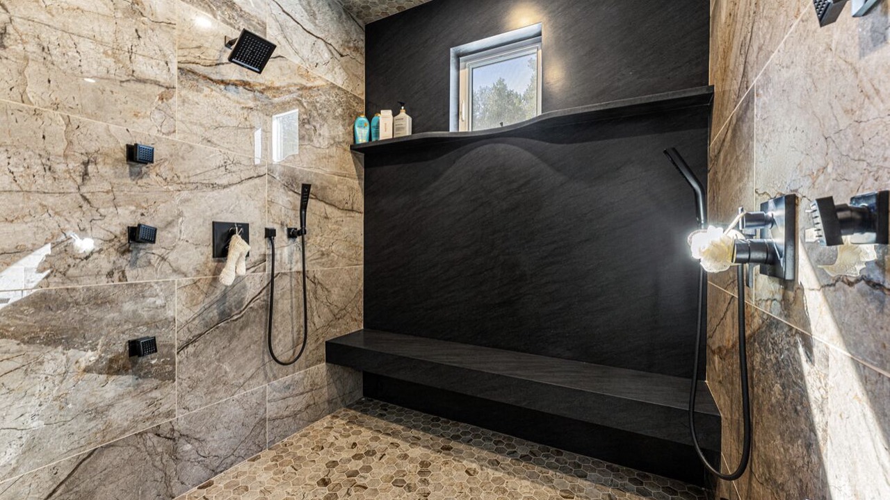 Photo of Bathroom in Pleasant Park Corridor