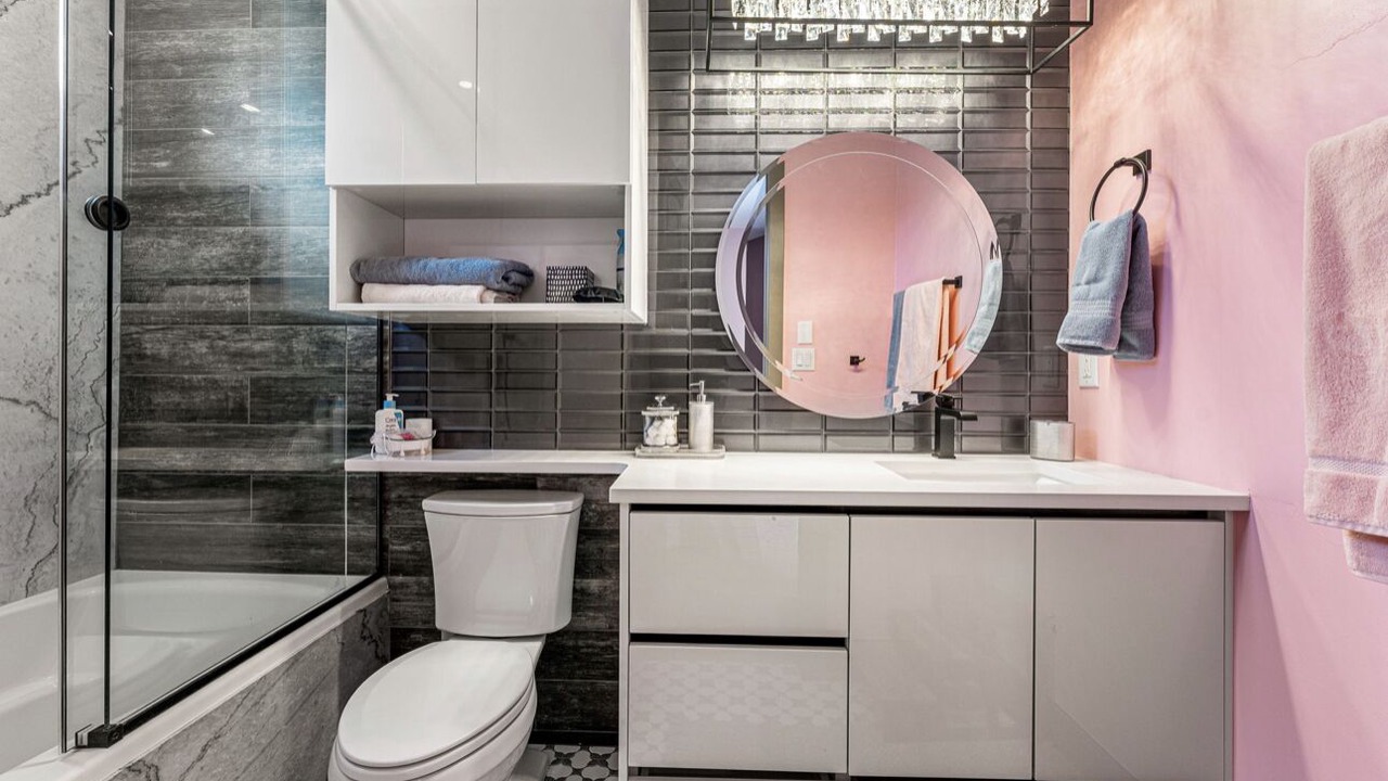 Photo of Bathroom in Pleasant Park Corridor