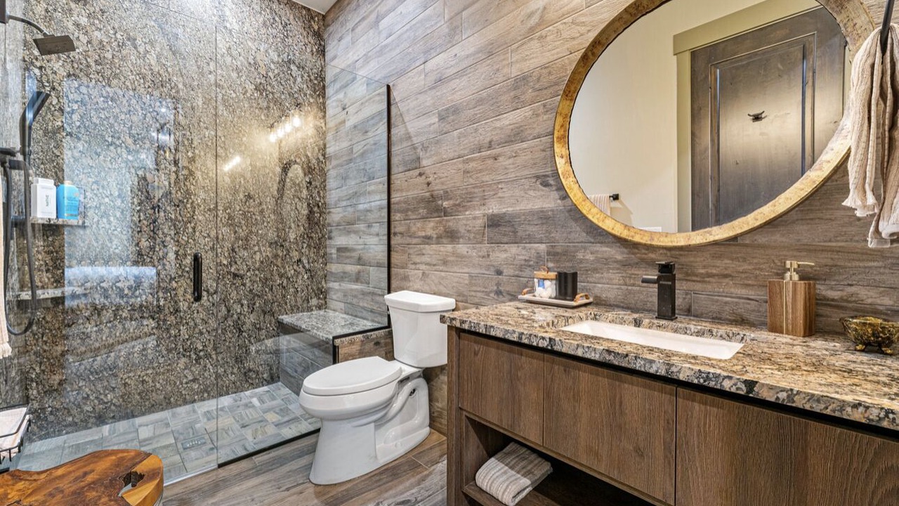 Photo of Bathroom in Pleasant Park Corridor