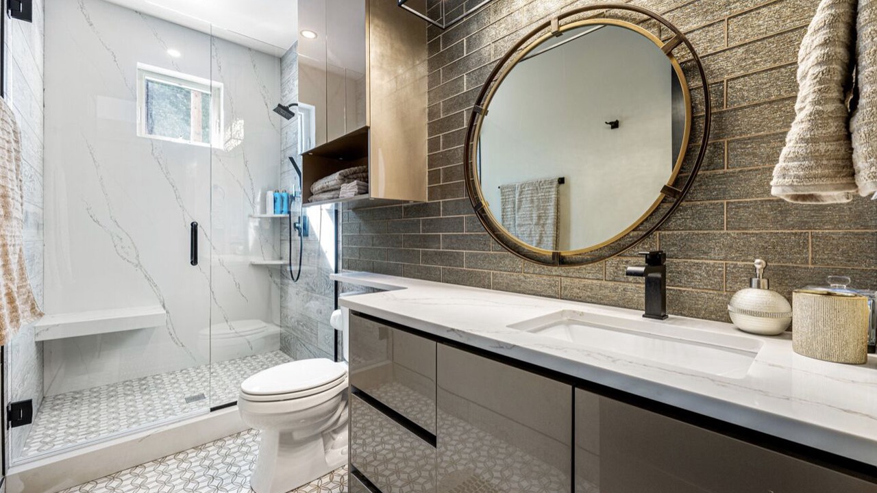 Photo of Bathroom in Pleasant Park Corridor