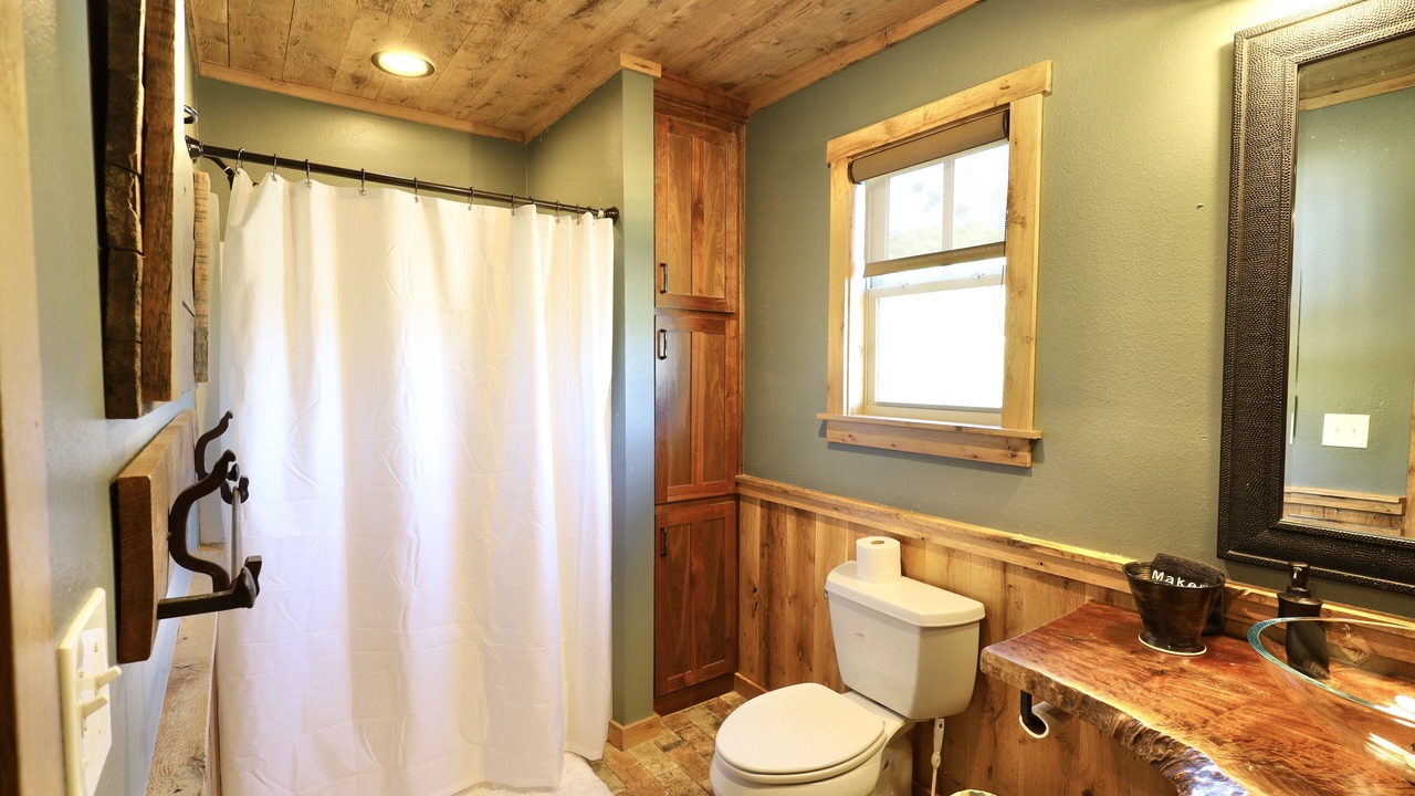 Photo of Bathroom in Glenwood