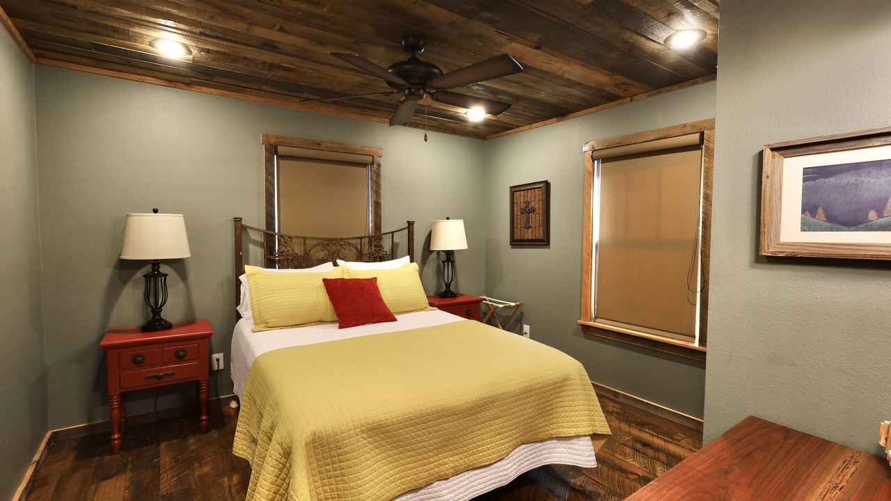 Photo of Bedroom in Glenwood