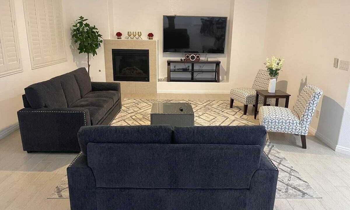 Photo of Livingroom in Enterprise