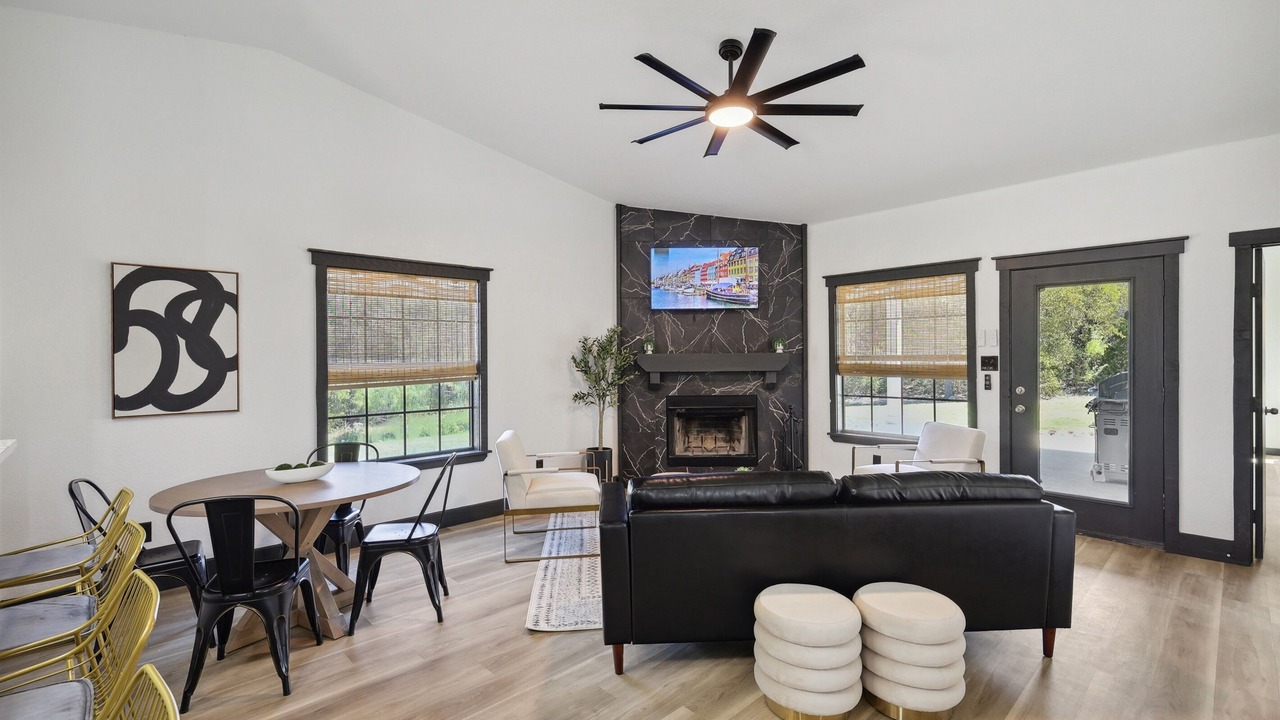 Photo of Livingroom in Graford