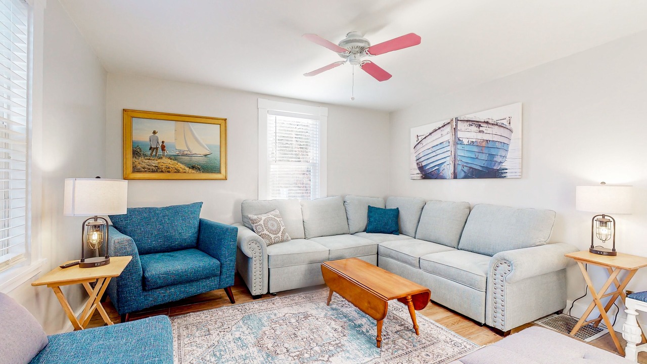 Photo of Livingroom in Beverly