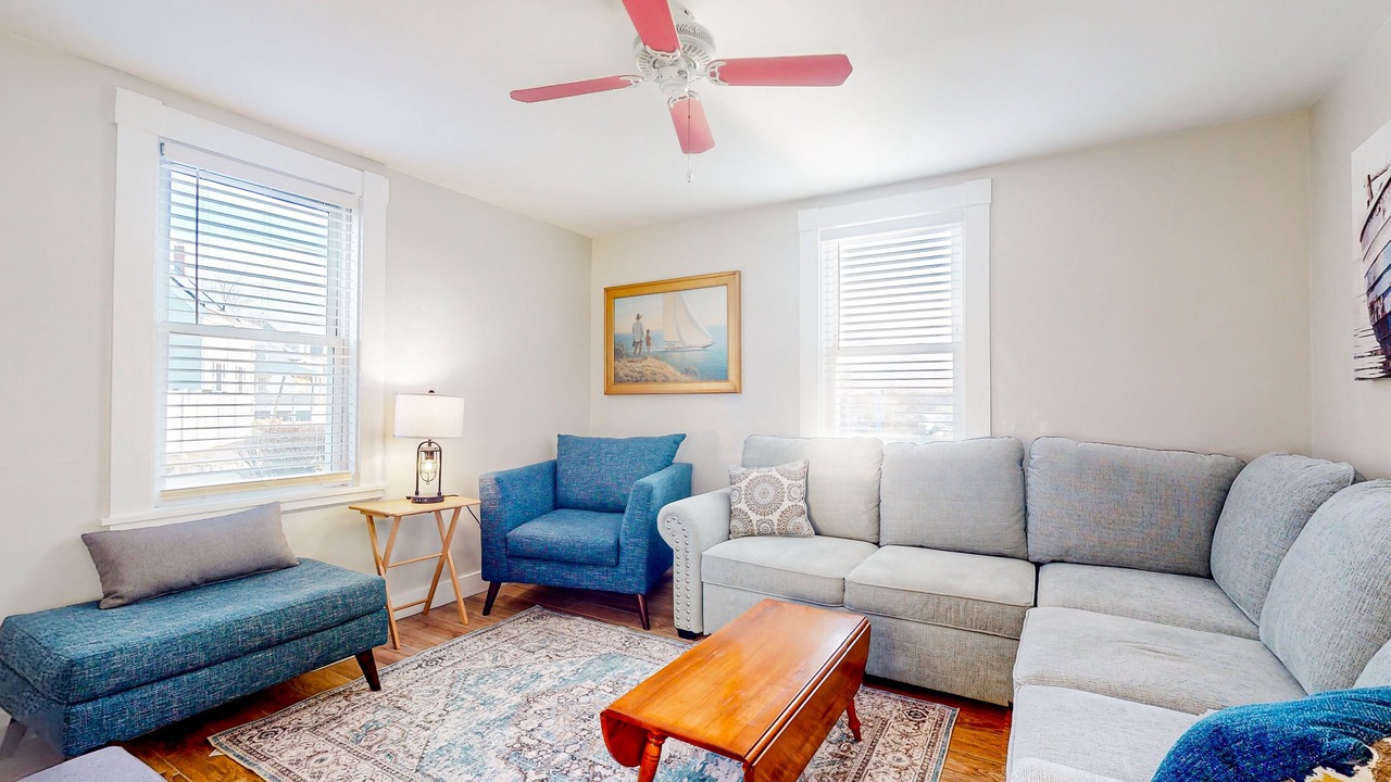 Photo of Livingroom in Beverly