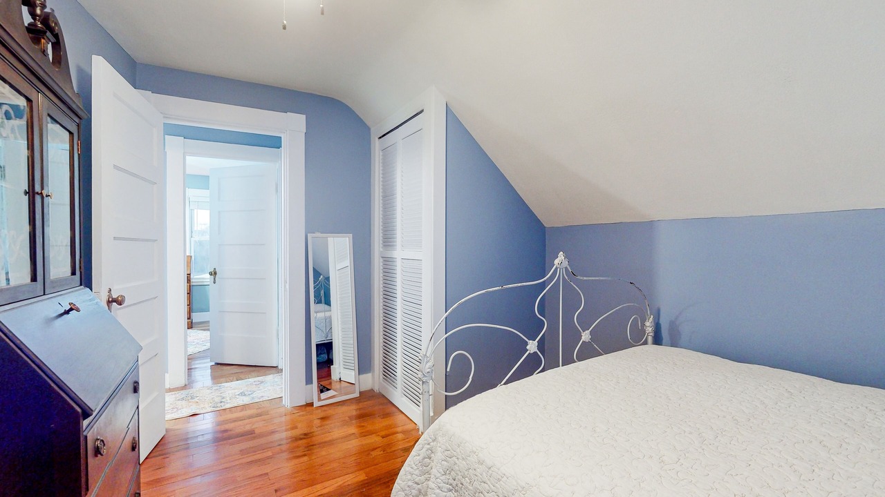 Photo of Bedroom in Beverly