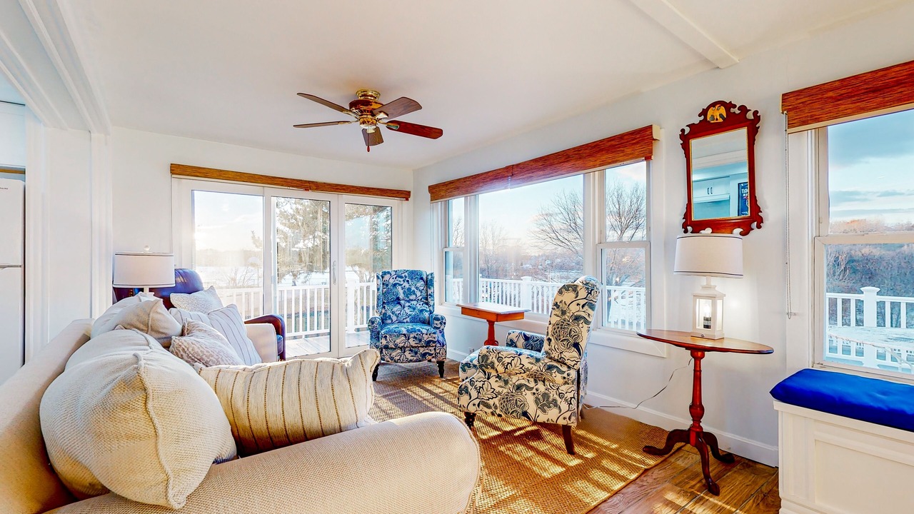 Photo of Livingroom in Beverly