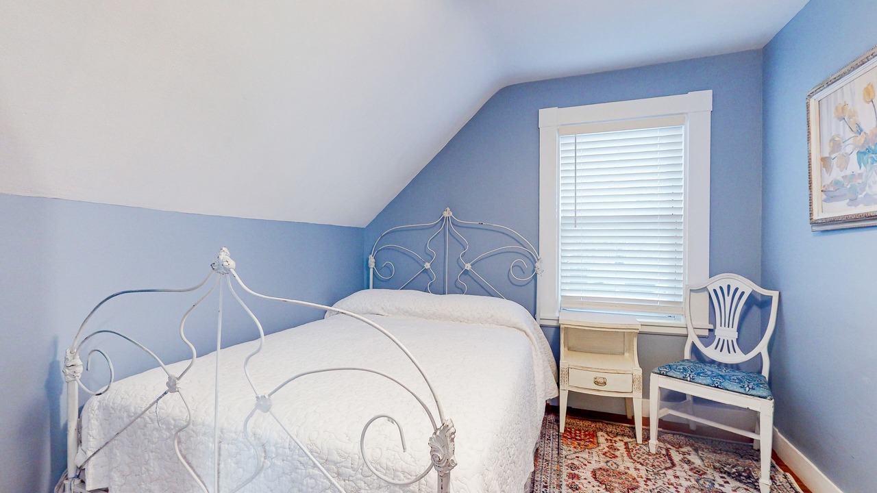 Photo of Bedroom in Beverly