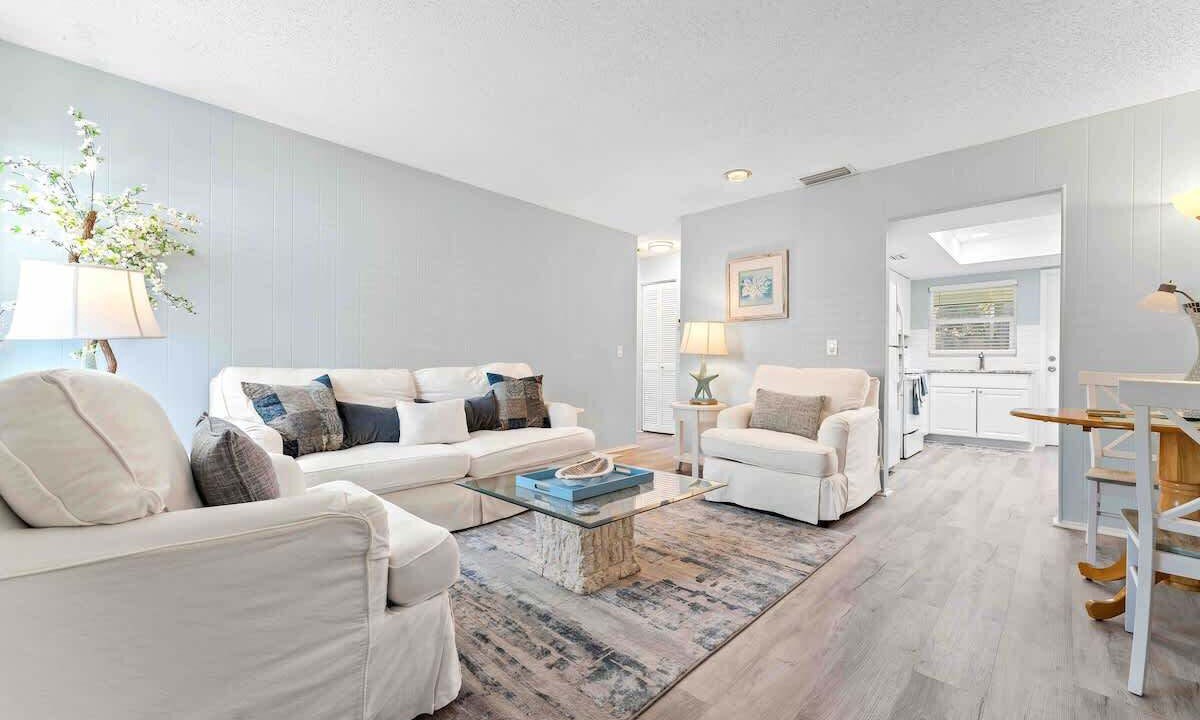 Photo of Livingroom in Laurel Park