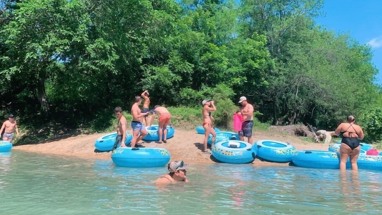 Photo of Others in Fentress