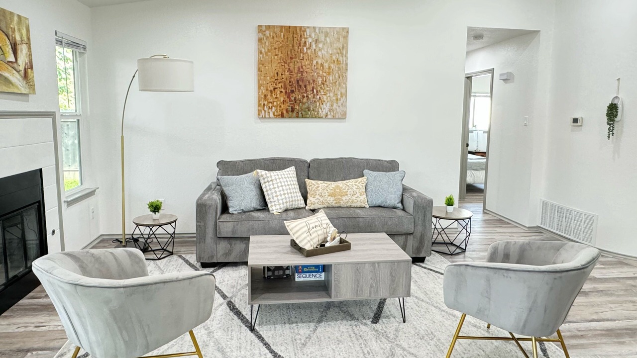 Photo of Livingroom in Anderson Mill West