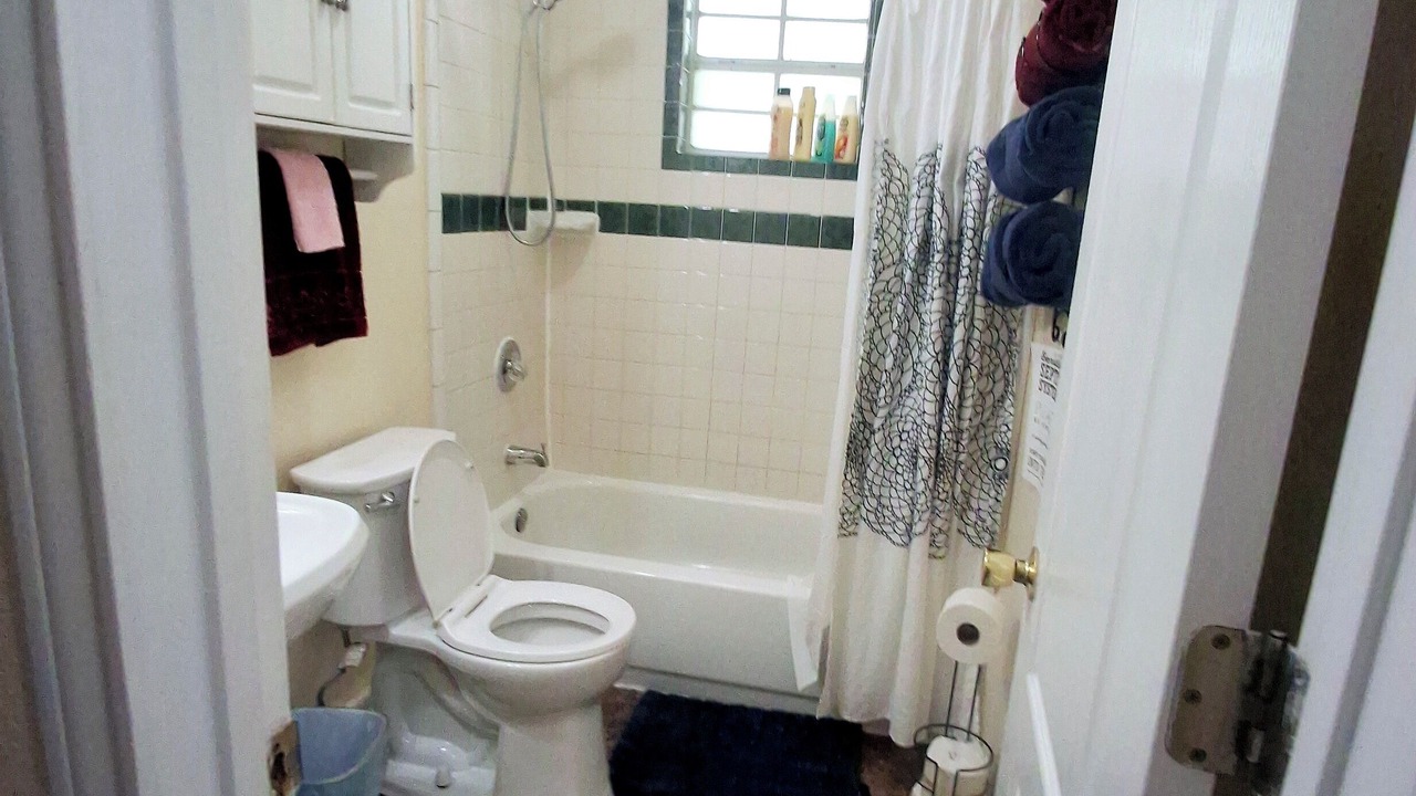 Photo of Bathroom in Redwood
