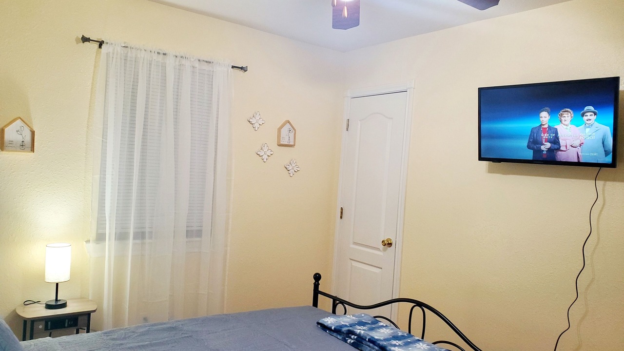 Photo of Bedroom in Redwood