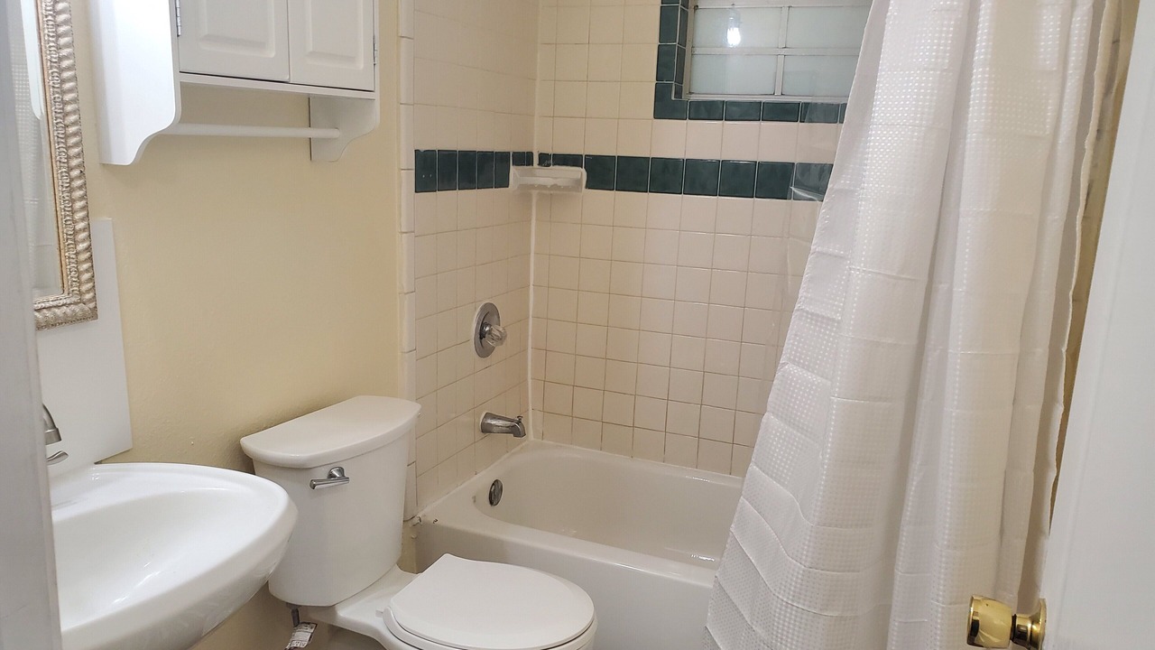 Photo of Bathroom in Redwood