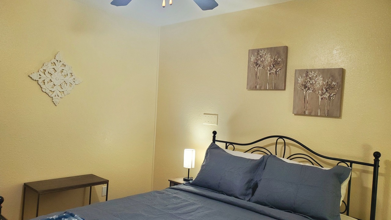 Photo of Bedroom in Redwood
