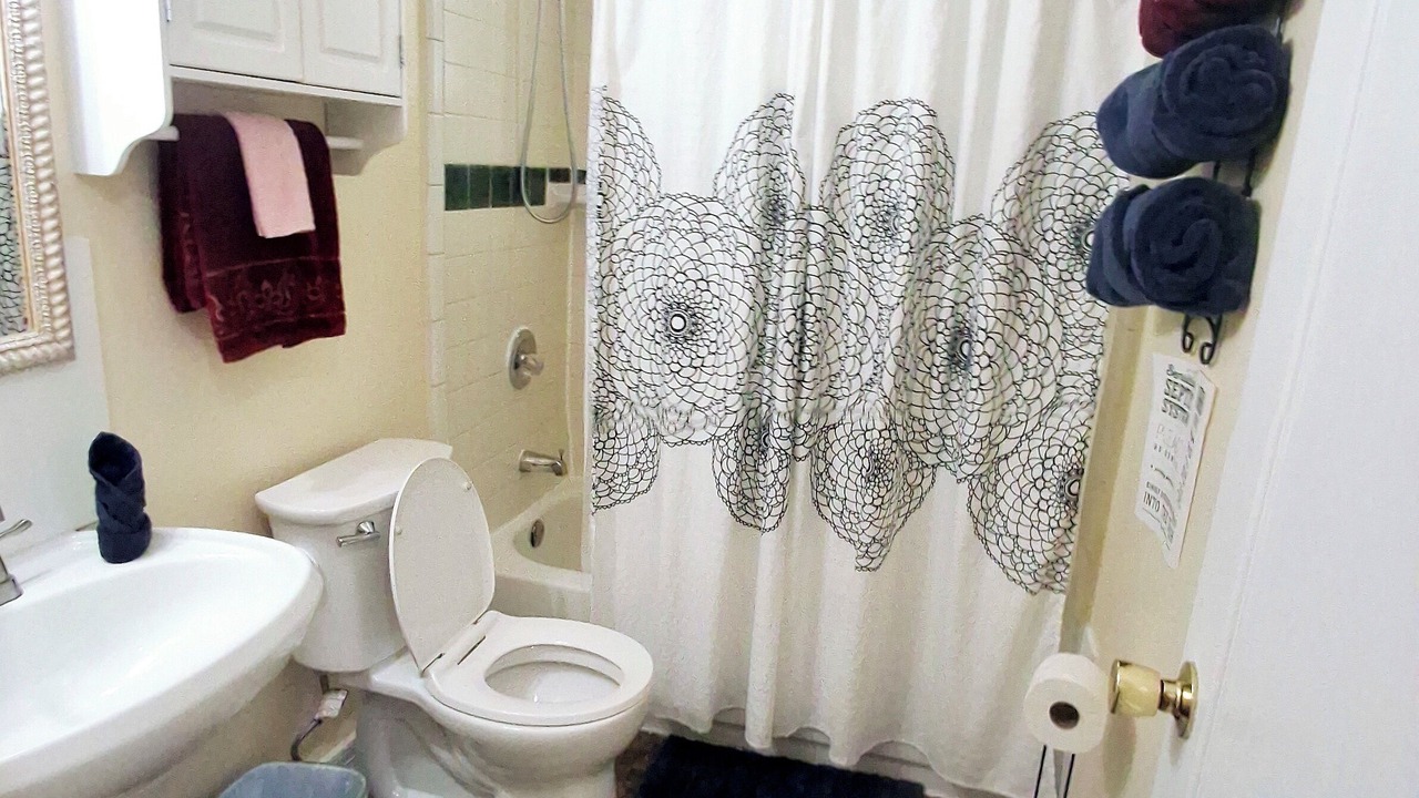 Photo of Bathroom in Redwood